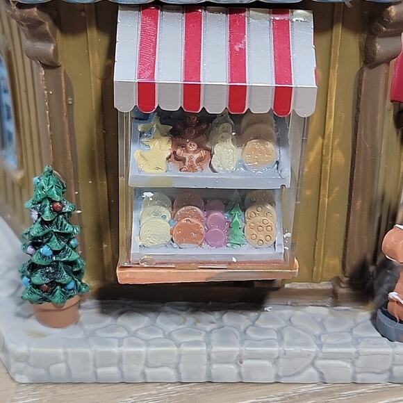 Lemax Signature Collection THE COOKIE PALACE 2018 Collector Porcelain Building - Picture 10 of 16